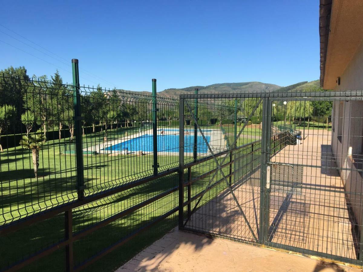 Apartamento Ezcaray Con Piscina Zorraquin Luaran gambar