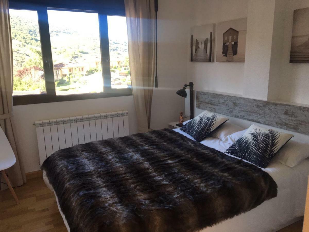 Apartamento Ezcaray Con Piscina Zorraquin Luaran gambar