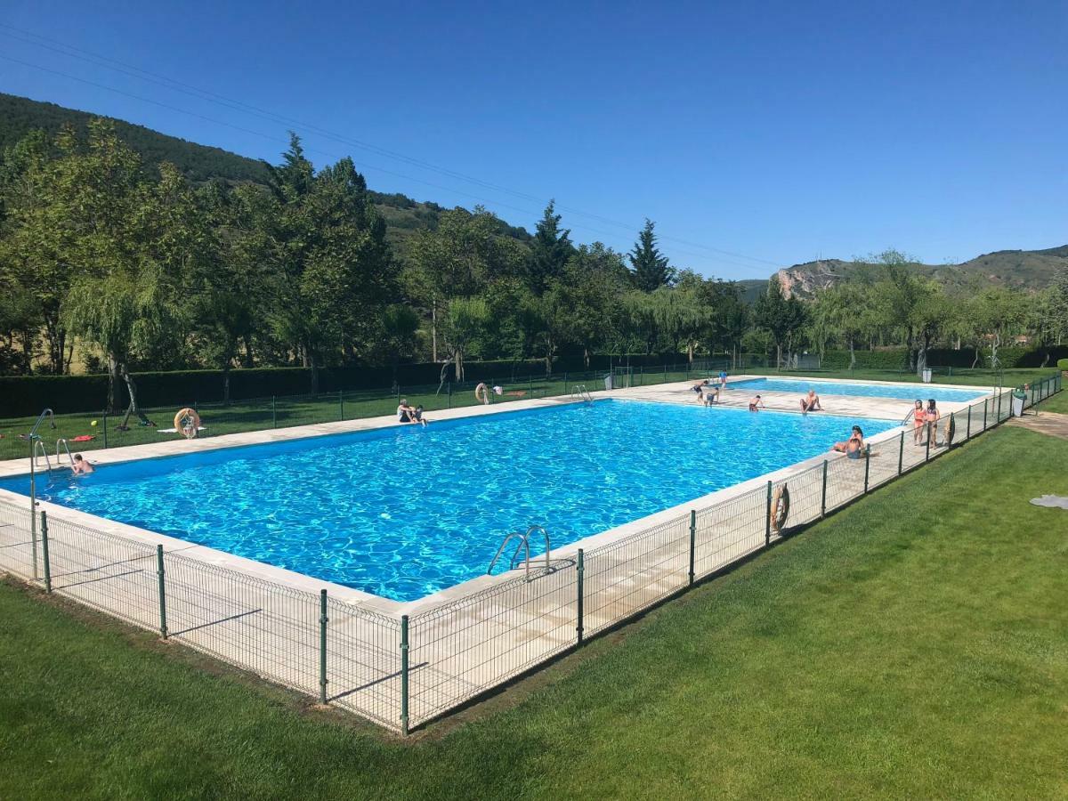 Apartamento Ezcaray Con Piscina Zorraquin Luaran gambar