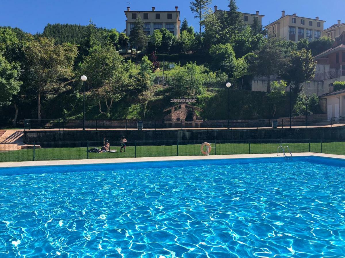 Apartamento Ezcaray Con Piscina Zorraquin Luaran gambar